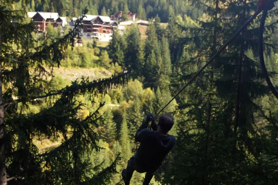 Activité à sensations fortes en savoie : vallée des tyroliennes